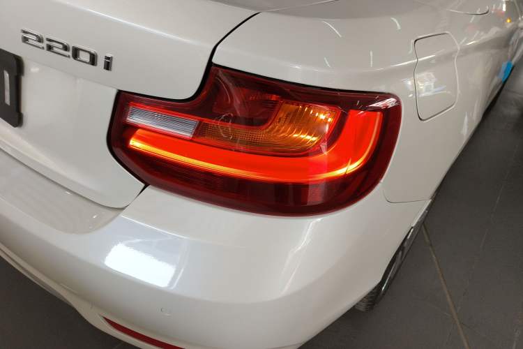 Used BMW 2 Series 2015 220i Convertible Coupe Leading Model Right Rear Taillight