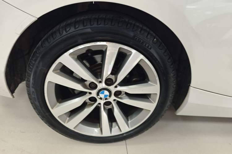 Used BMW 2 Series 2015 220i Convertible Coupe Leading Model Right Rear Wheel Hub
