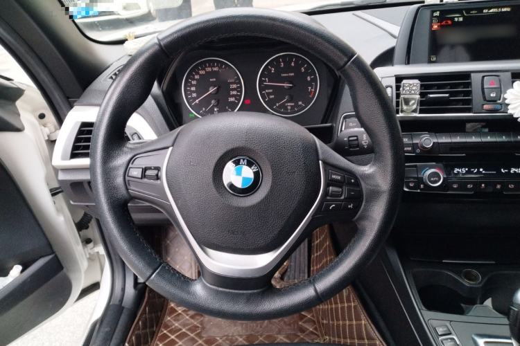 Used BMW 2 Series 2015 220i Convertible Coupe Leading Model Steering Wheel