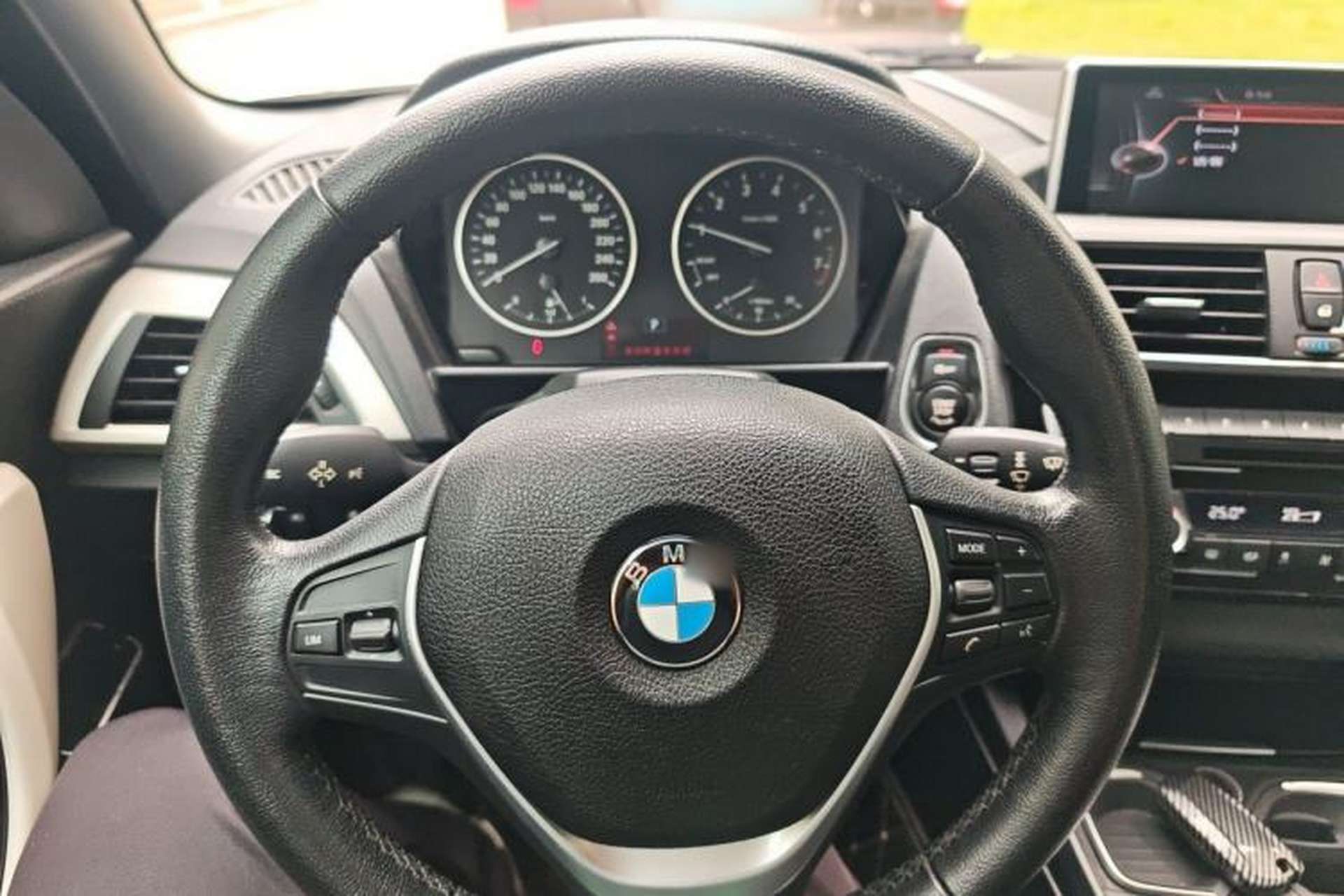 Used BMW 2 Series 2015 220i Convertible Coupe Leading Model Steering Wheel