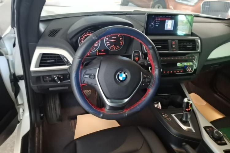 Used BMW 2 Series 2015 220i Convertible Coupe Leading Model Steering Wheel