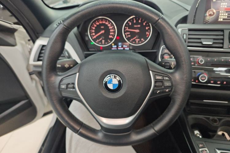 Used BMW 2 Series 2015 220i Convertible Coupe Leading Model Steering Wheel