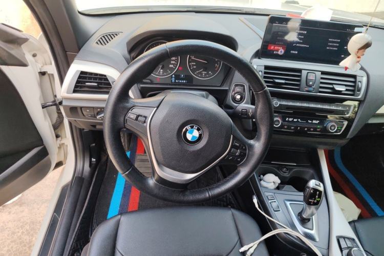 Used BMW 2 Series 2015 220i Convertible Coupe Leading Model Steering Wheel
