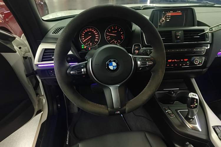 Used BMW 2 Series 2015 220i Convertible Coupe Leading Model Steering Wheel