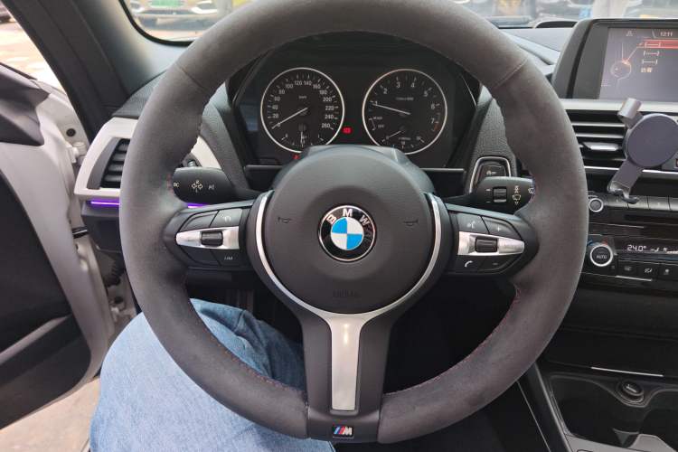 Used BMW 2 Series 2015 220i Convertible Coupe Leading Model Steering Wheel