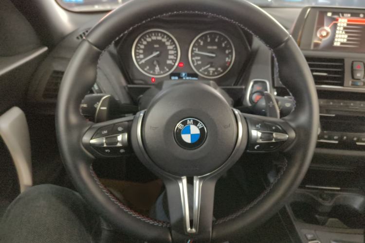 Used BMW 2 Series 2015 220i Convertible Coupe Leading Model Steering Wheel