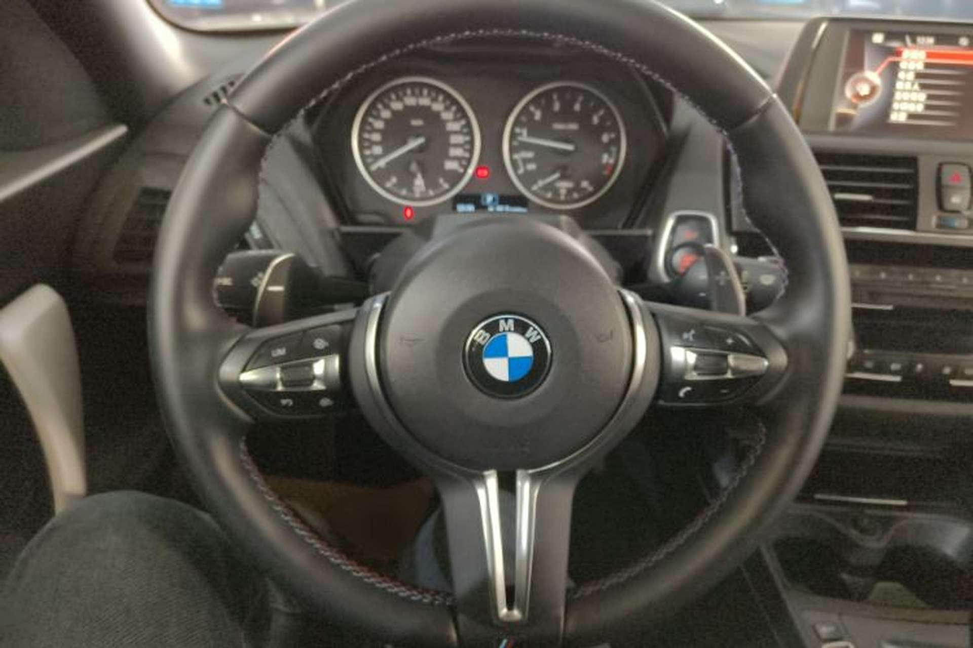 Used BMW 2 Series 2015 220i Convertible Coupe Leading Model Steering Wheel