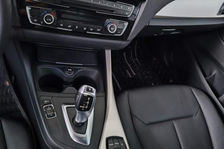 Used BMW 2 Series 2015 218i Convertible Coupe Interior 2