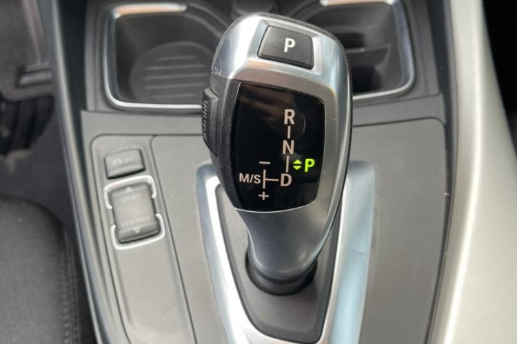 Used BMW 2 Series 2015 218i Interior 5