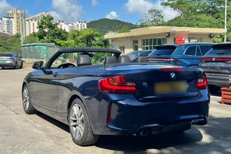 Used BMW 2 Series 2017 220i Convertible Coupe Leading Model Exterior 4