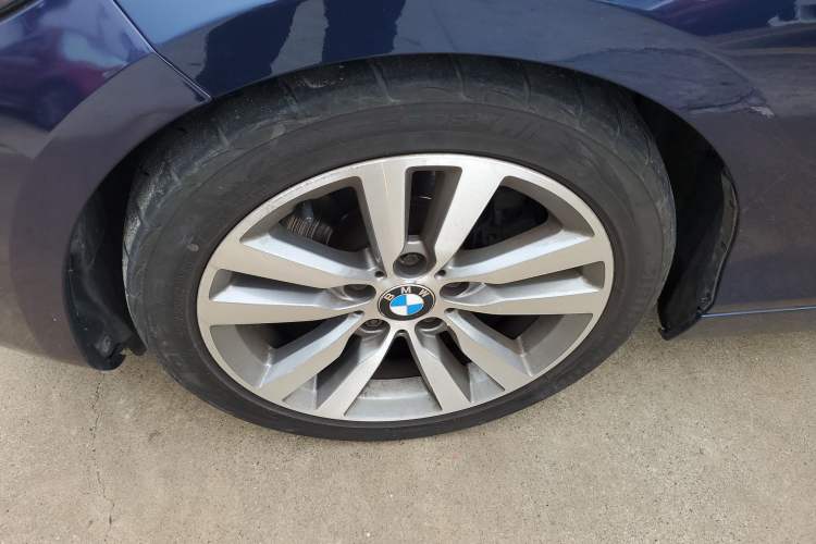 Used BMW 2 Series 2017 220i Convertible Coupe Leading Model Exterior 4