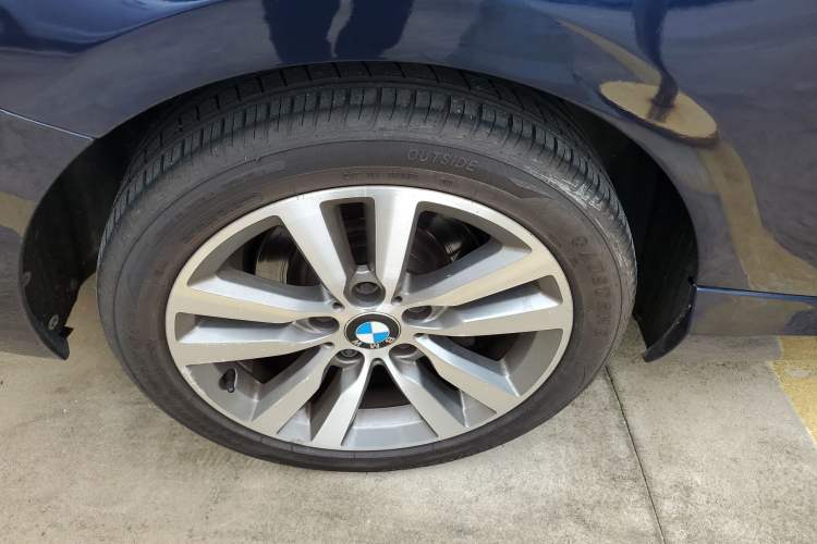 Used BMW 2 Series 2017 220i Convertible Coupe Leading Model Exterior 5