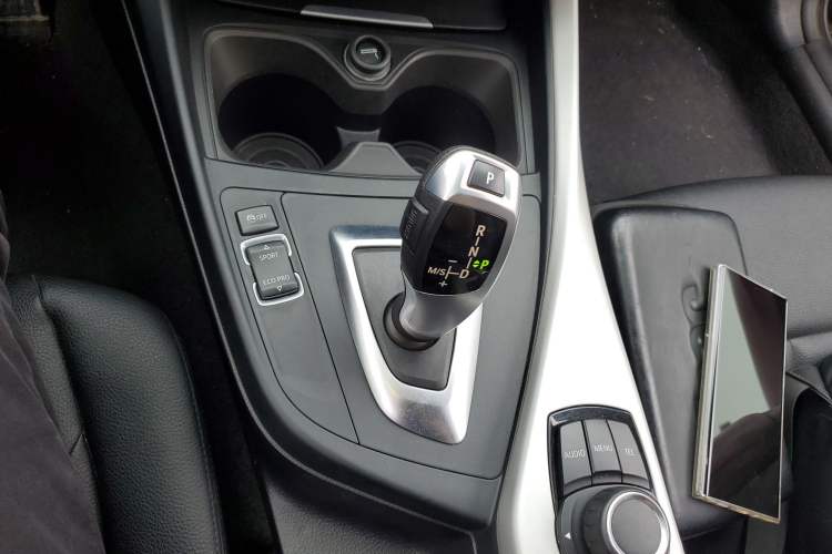 Used BMW 2 Series 2017 220i Convertible Coupe Leading Model Gear Lever
