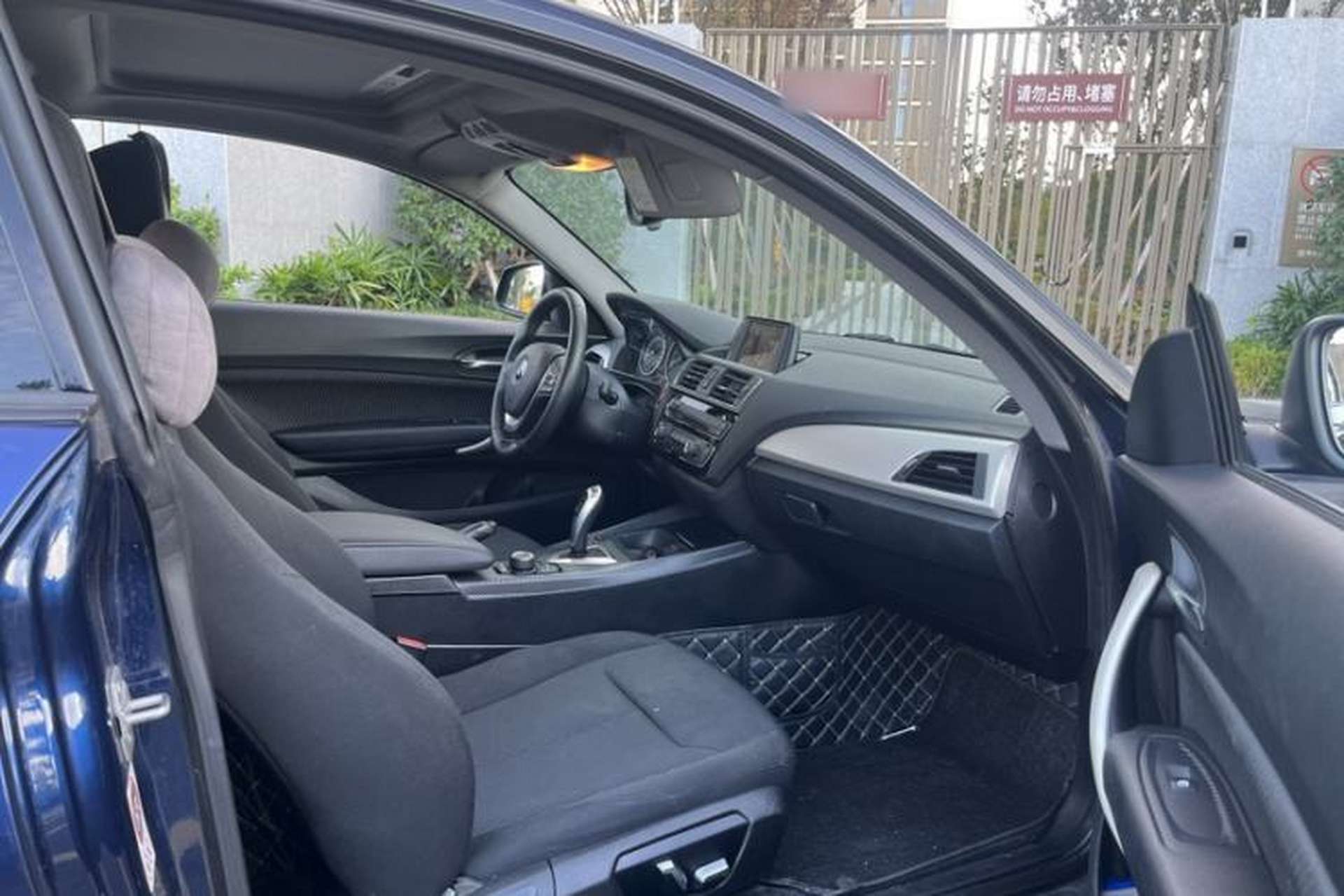 Used BMW 2 Series 2017 220i Leading Model Interior 1