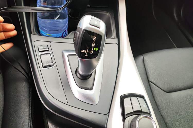 Used BMW 2 Series 2017 220i Convertible Coupe Leading Model Gear Lever