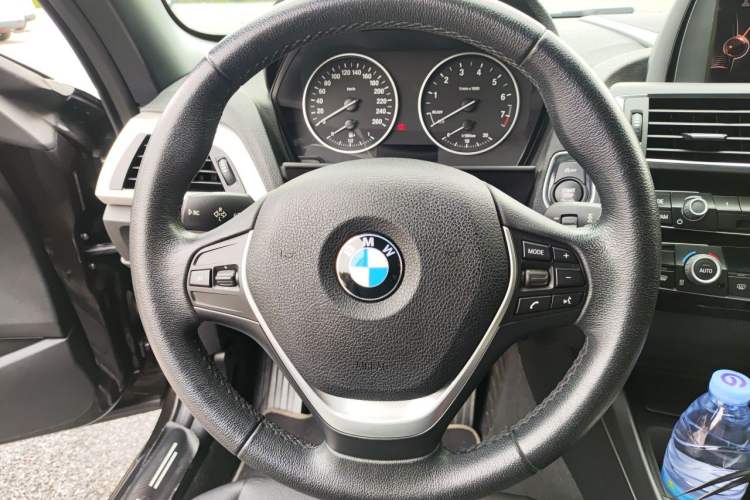 Used BMW 2 Series 2017 220i Convertible Coupe Leading Model Steering Wheel