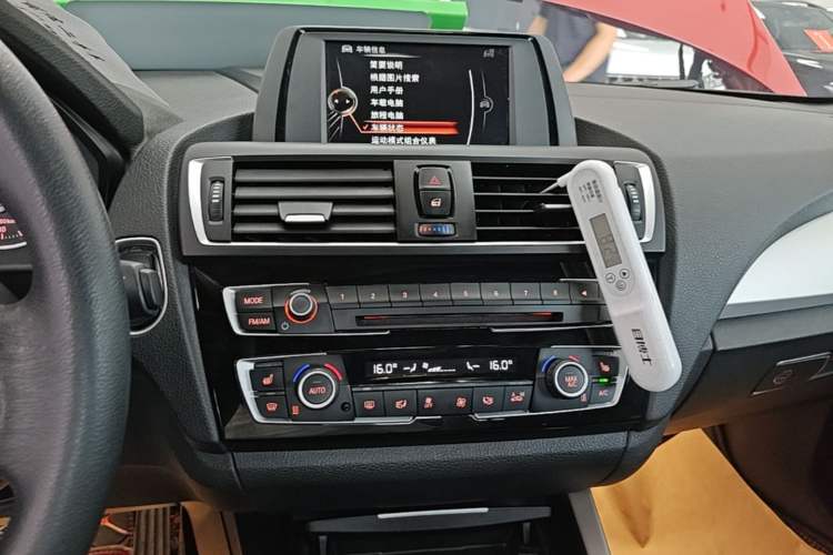 Used BMW 2 Series 2017 220i Convertible Coupe Leading Model Audio And AC Panel