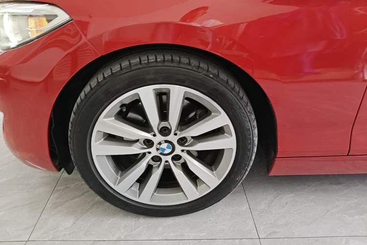 Used BMW 2 Series 2017 220i Convertible Coupe Leading Model Exterior 4