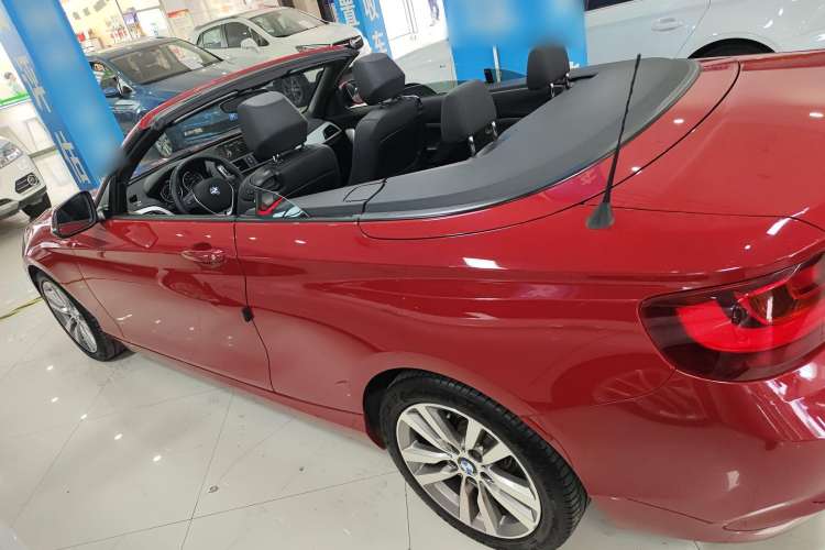 Used BMW 2 Series 2017 220i Convertible Coupe Leading Model Exterior 5