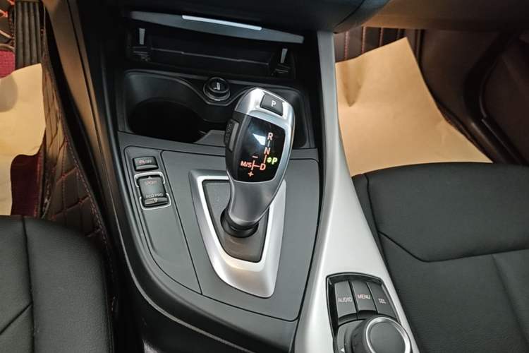 Used BMW 2 Series 2017 220i Convertible Coupe Leading Model Gear Lever