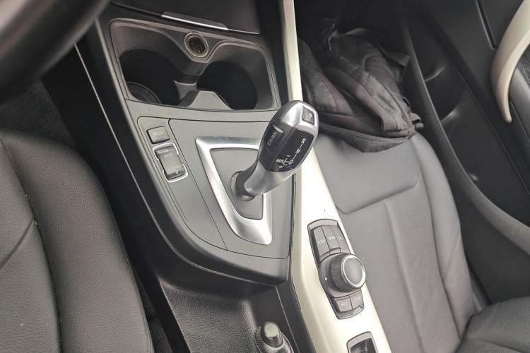 Used BMW 2 Series 2017 220i Convertible Coupe Leading Model Gear Lever