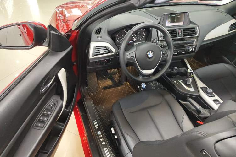 Used BMW 2 Series 2017 220i Convertible Coupe Leading Model Interior 2