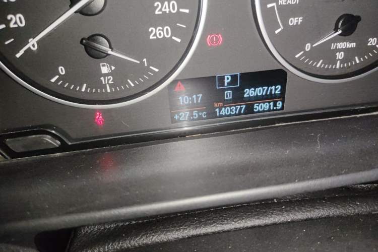 Used BMW 2 Series 2017 220i Convertible Coupe Leading Model Odometer Close Up