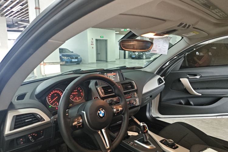 Used BMW 2 Series 2017 220i Leading Model Center Console