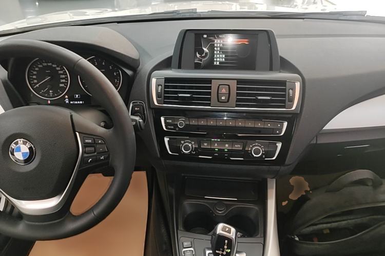 Used BMW 2 Series 2017 220i Leading Model Center Console
