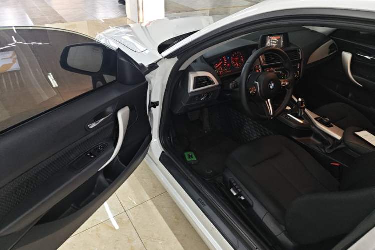 Used BMW 2 Series 2017 220i Leading Model Driver Seat