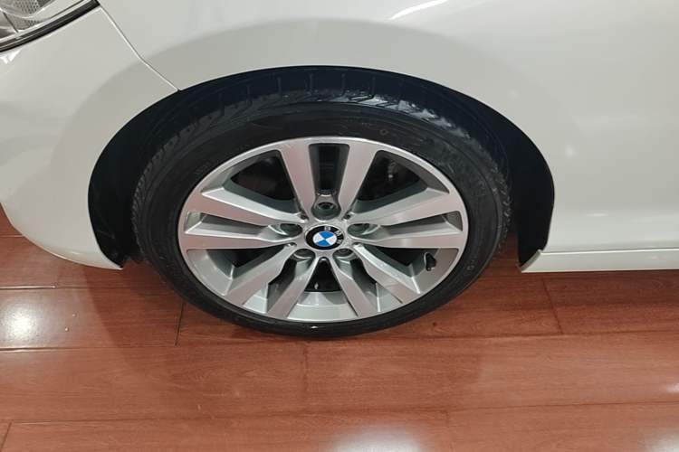 Used BMW 2 Series 2017 220i Convertible Coupe Leading Model Exterior 1