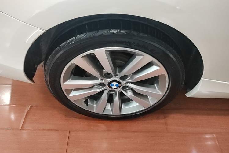 Used BMW 2 Series 2017 220i Convertible Coupe Leading Model Exterior 2