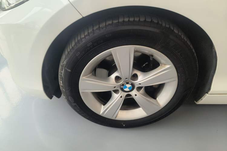 Used BMW 2 Series 2017 220i Leading Model Exterior 4