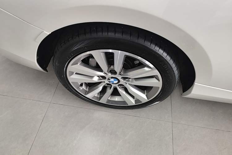 Used BMW 2 Series 2017 220i Convertible Coupe Leading Model Exterior 5