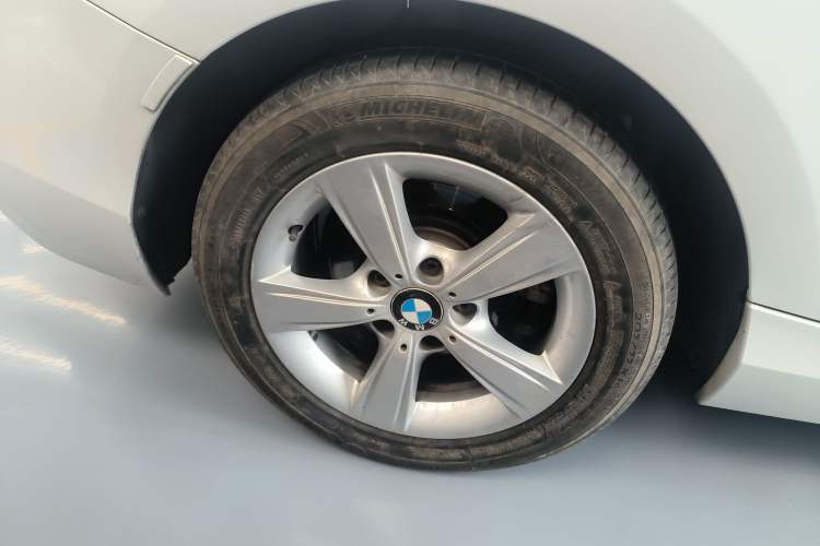 Used BMW 2 Series 2017 220i Leading Model Exterior 5