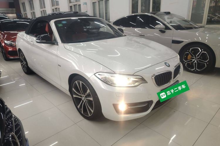 Used BMW 2 Series 2017 220i Convertible Coupe Leading Model Front Right 45 Deg
