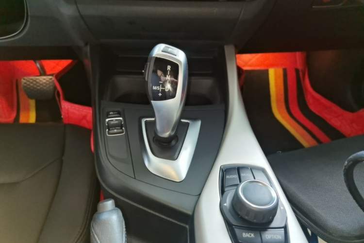 Used BMW 2 Series 2017 220i Convertible Coupe Leading Model Gear Lever