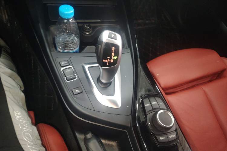 Used BMW 2 Series 2017 220i Convertible Coupe Leading Model Gear Lever