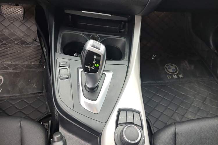 Used BMW 2 Series 2017 220i Convertible Coupe Leading Model Gear Lever