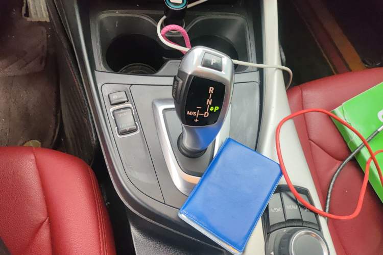 Used BMW 2 Series 2017 220i Leading Model Gear Lever