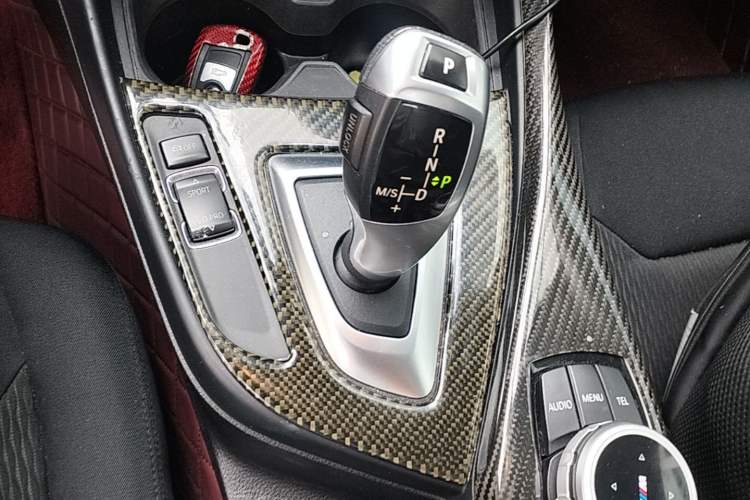 Used BMW 2 Series 2017 220i Leading Model Gear Lever