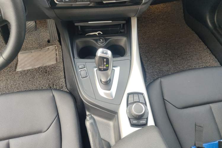 Used BMW 2 Series 2017 220i Convertible Coupe Leading Model Gear Lever