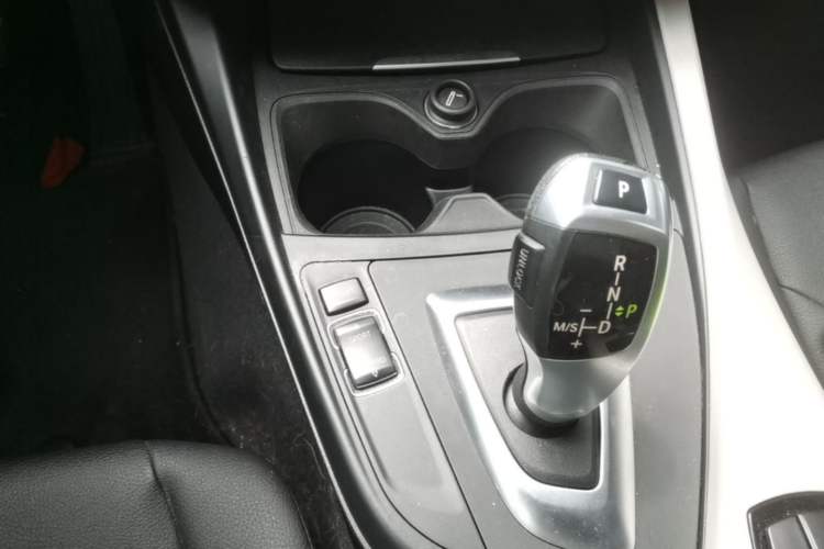 Used BMW 2 Series 2017 220i Convertible Coupe Leading Model Gear Lever