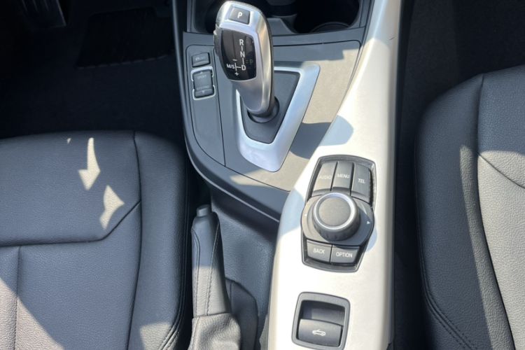 Used BMW 2 Series 2017 220i Convertible Coupe Leading Model Gear Lever