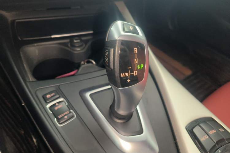 Used BMW 2 Series 2017 220i Leading Model Gear Lever