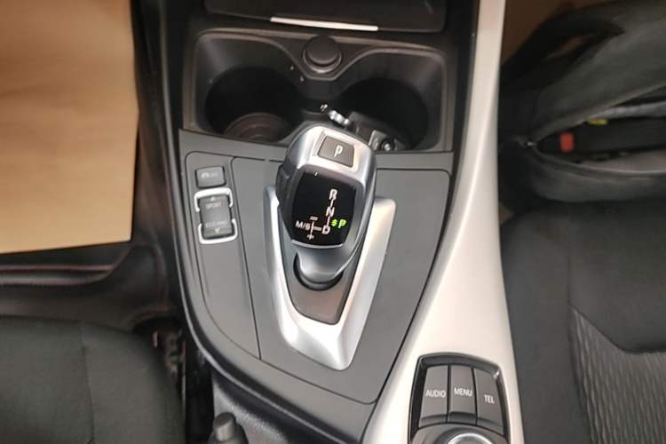 Used BMW 2 Series 2017 220i Leading Model Gear Lever