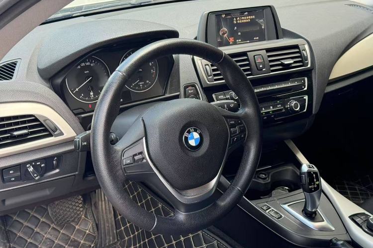 Used BMW 2 Series 2017 220i Leading Model Interior 1