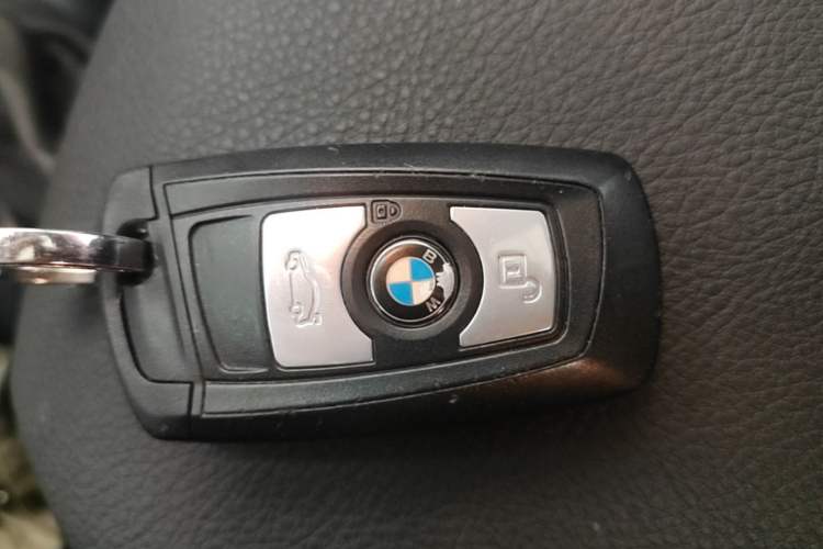 Used BMW 2 Series 2017 220i Leading Model Interior 1