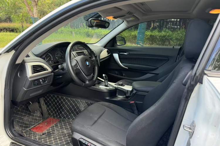Used BMW 2 Series 2017 220i Leading Model Interior 2