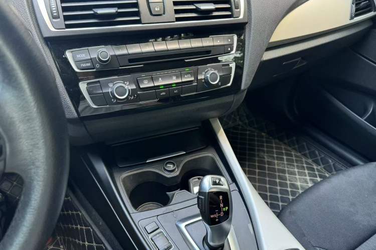 Used BMW 2 Series 2017 220i Leading Model Interior 3